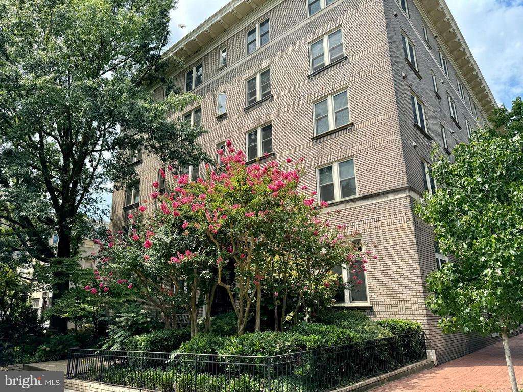 1916 17th St NW #302