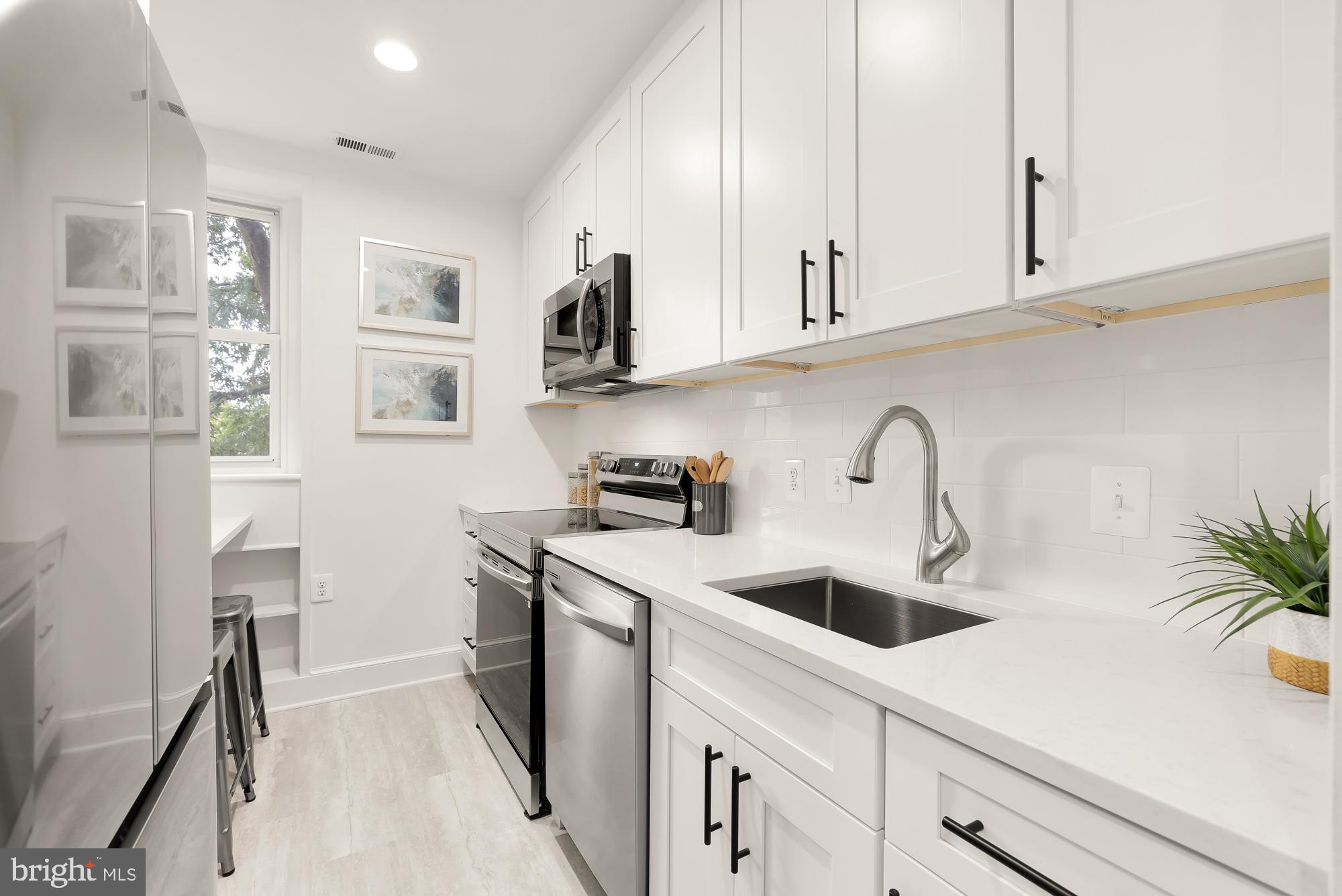 1916 17th St NW #302