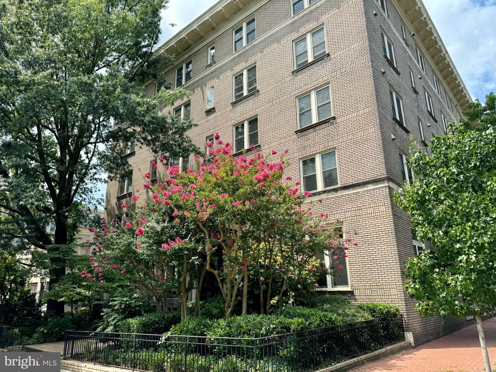 1916 17th St NW #302