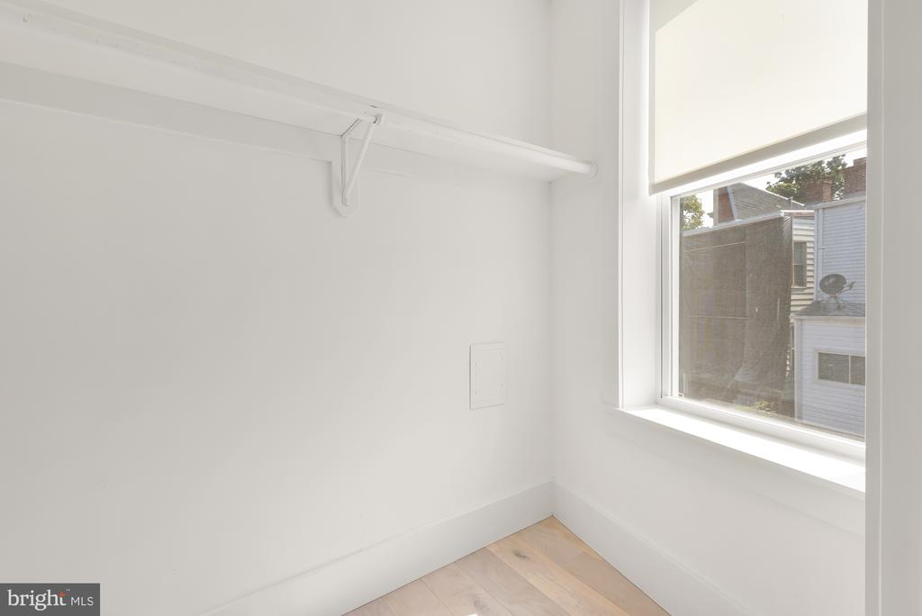 39 V St NE