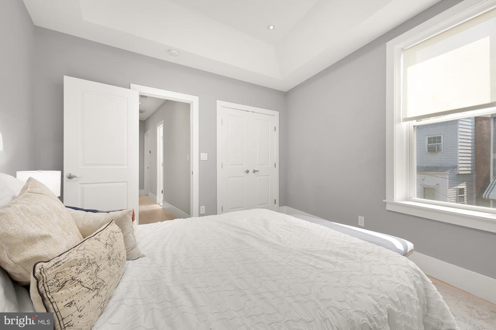 39 V St NE