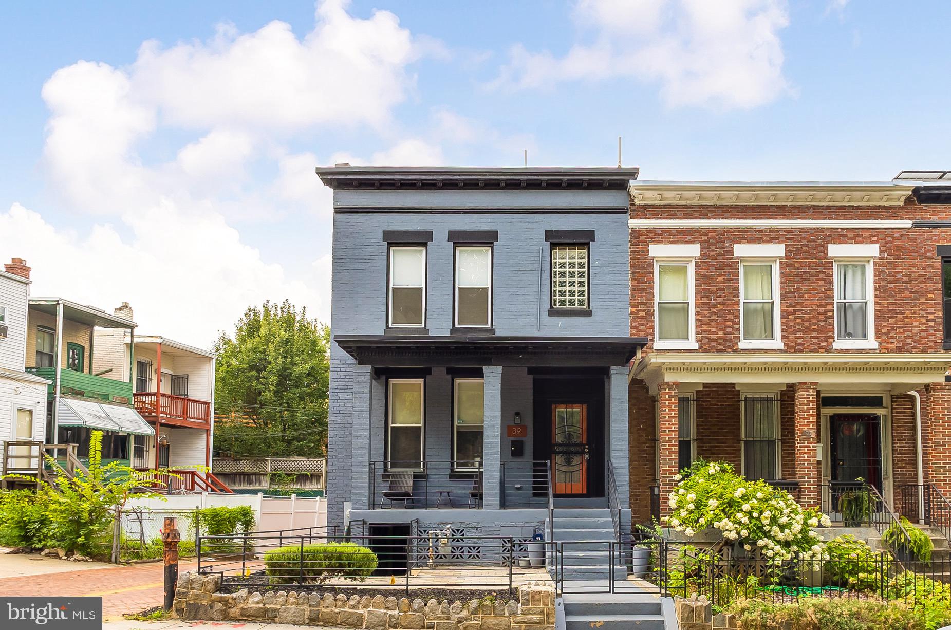 39 V St NE
