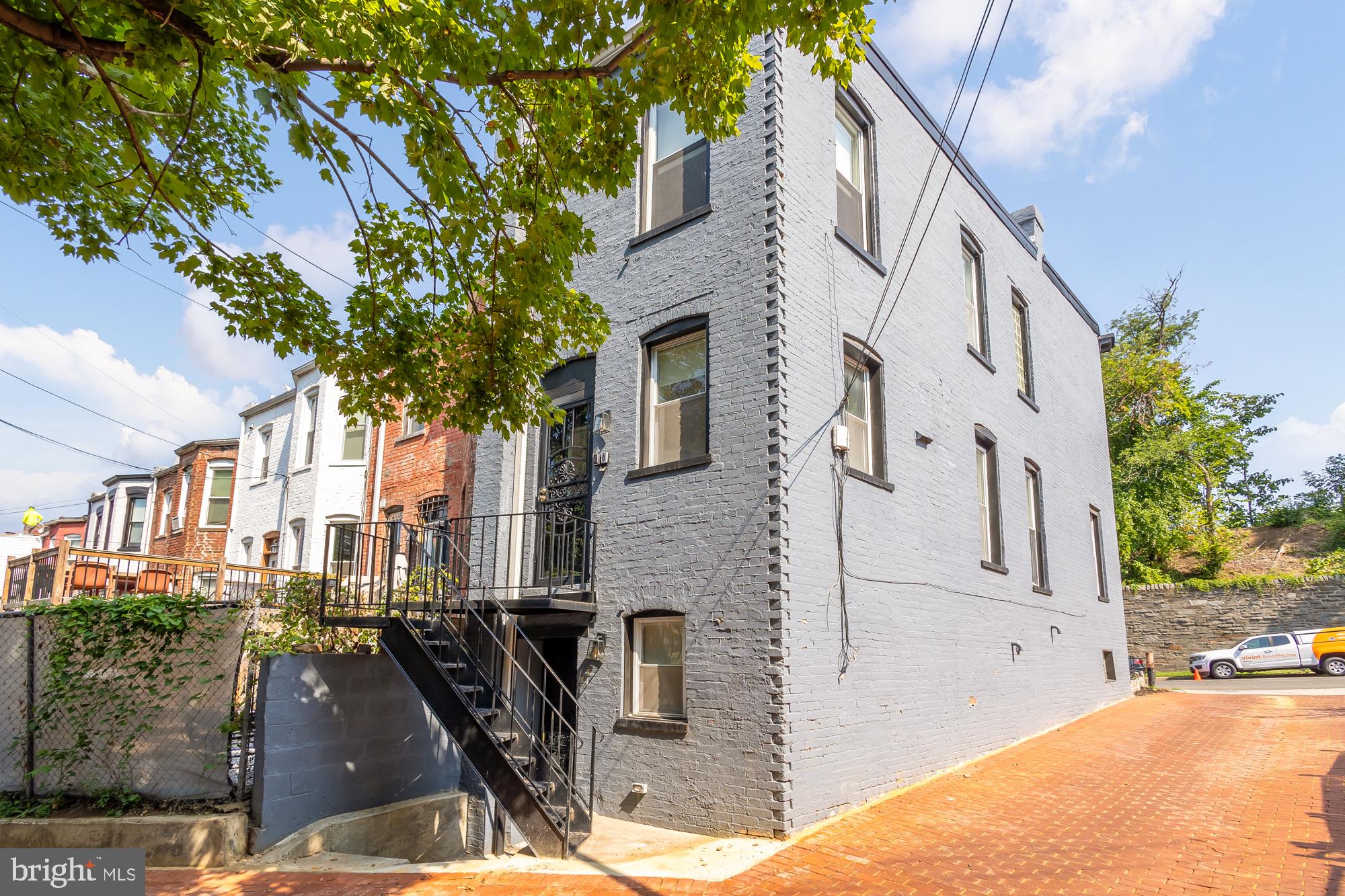 39 V St NE
