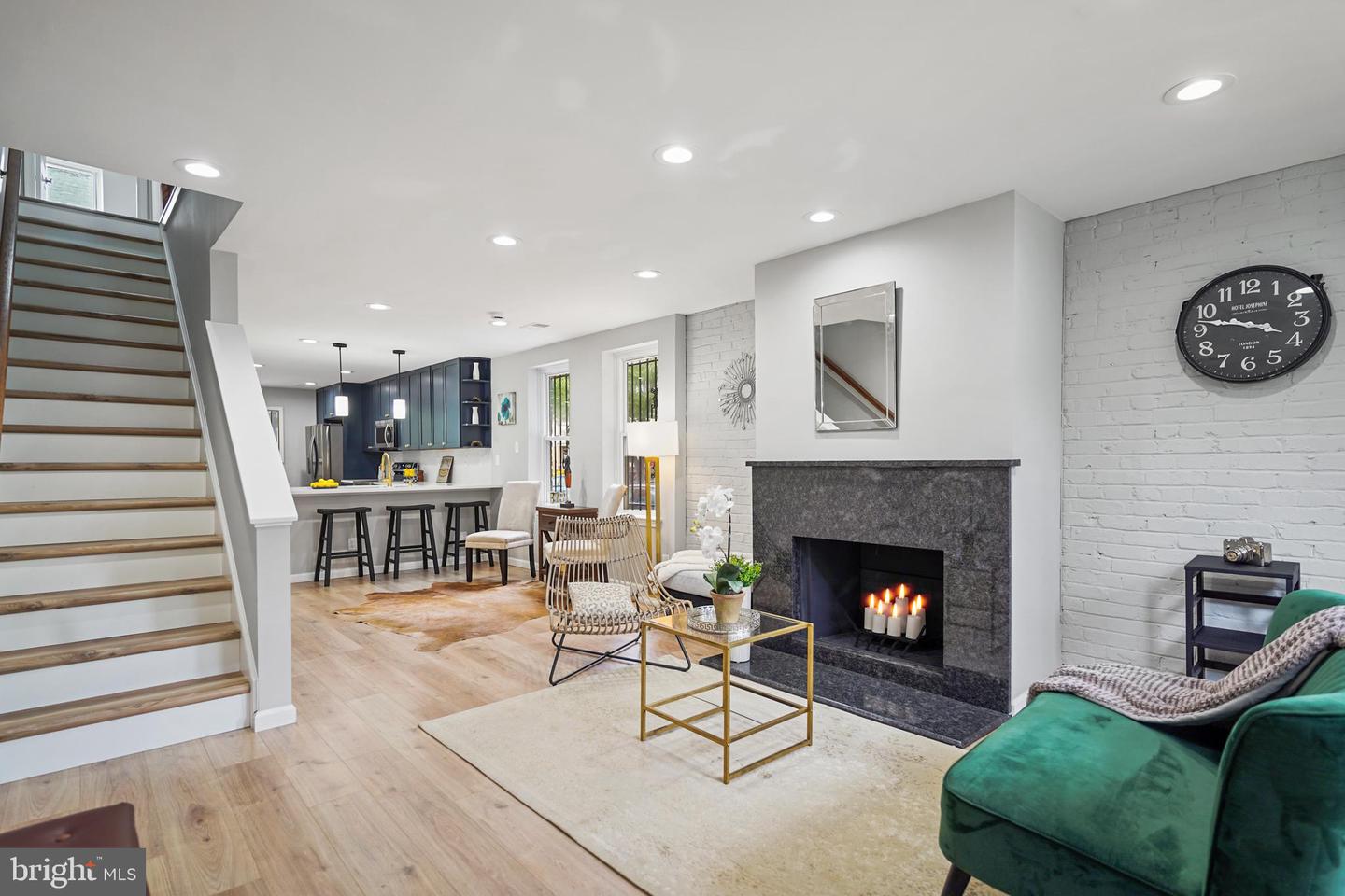 1524 1st St NW