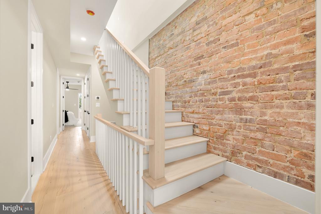 32 Adams St NW