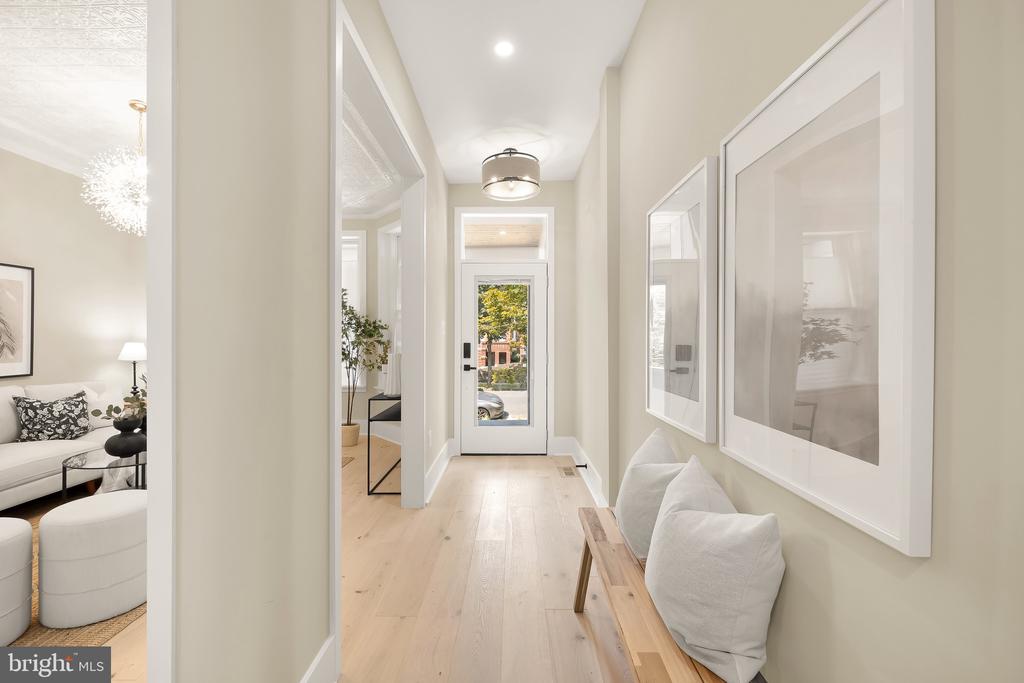 32 Adams St NW