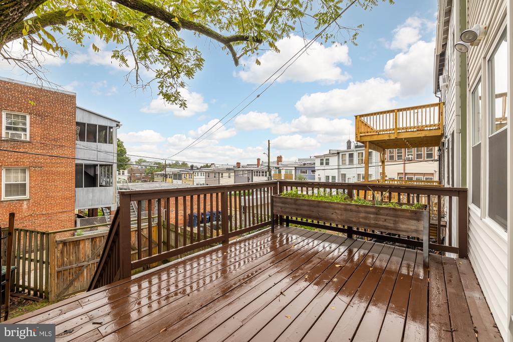 130 Madison St NW