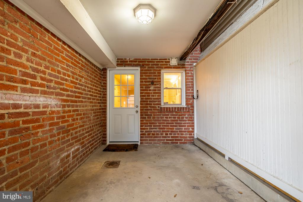 130 Madison St NW