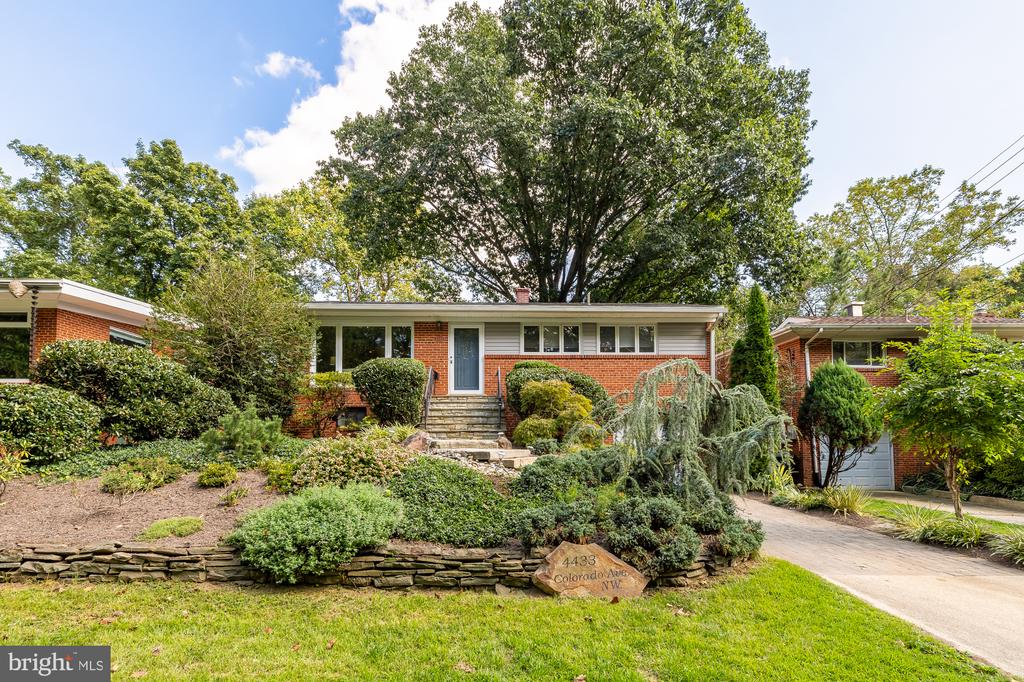 4433 Colorado Ave NW