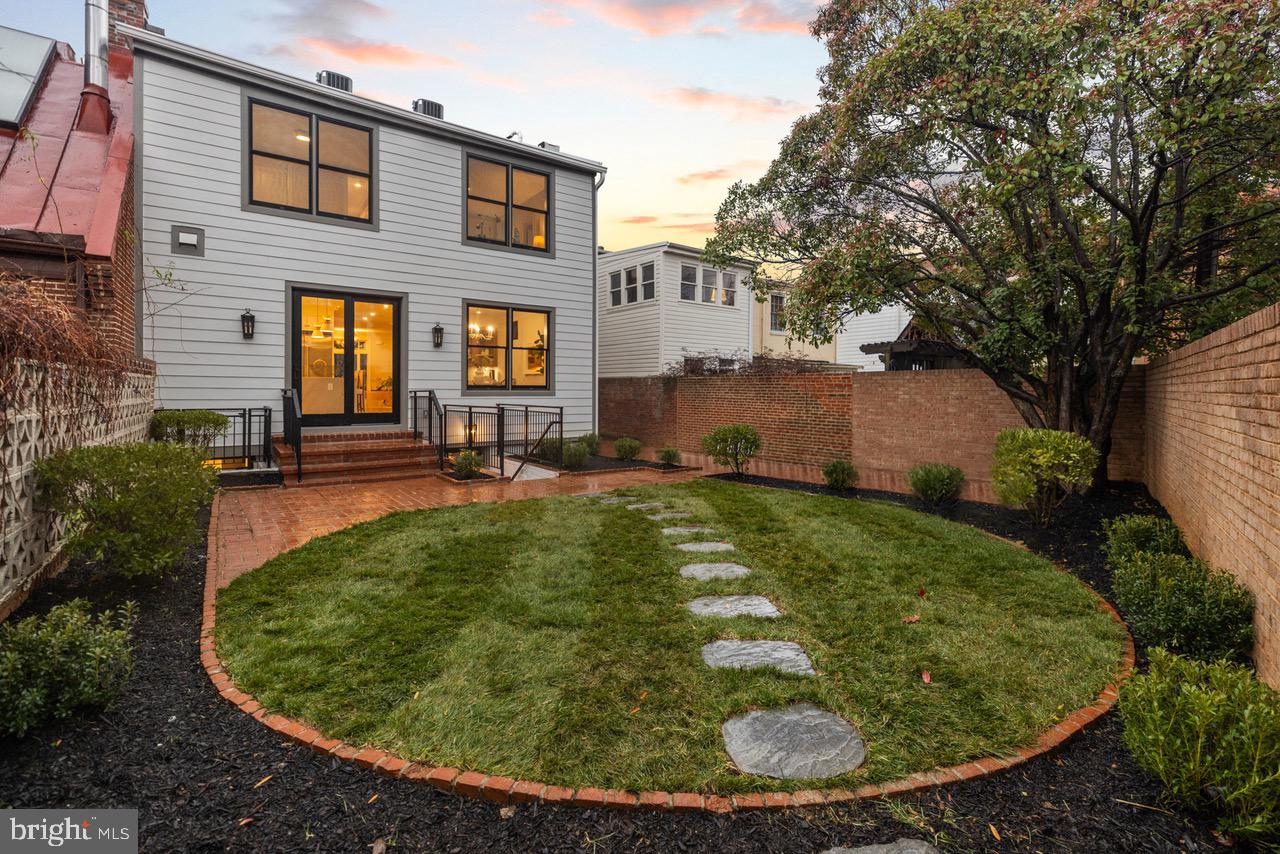 622 Massachusetts Ave NE