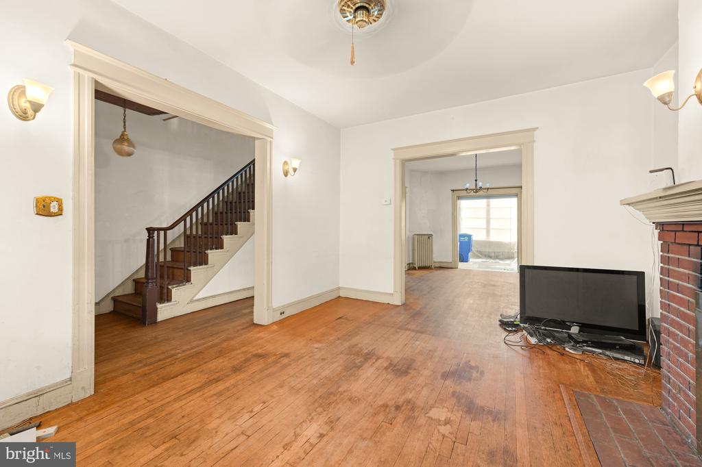 4327 2nd St NW