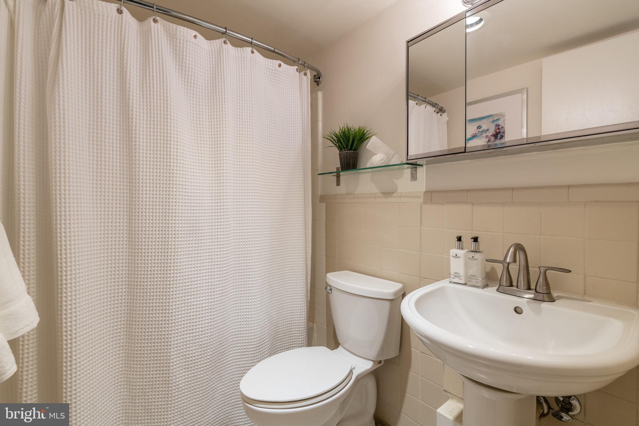 1330 New Hampshire Ave NW #201