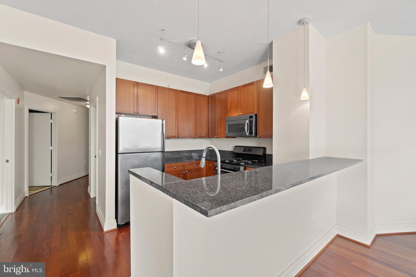 2120 VERMONT AVE NW #323