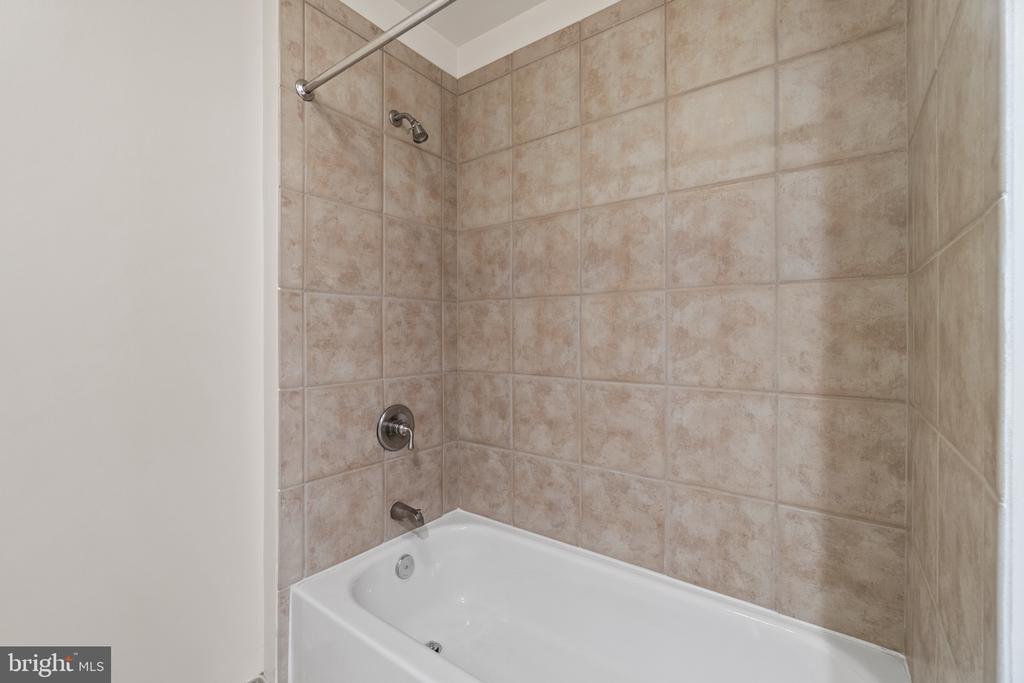 2120 VERMONT AVE NW #323