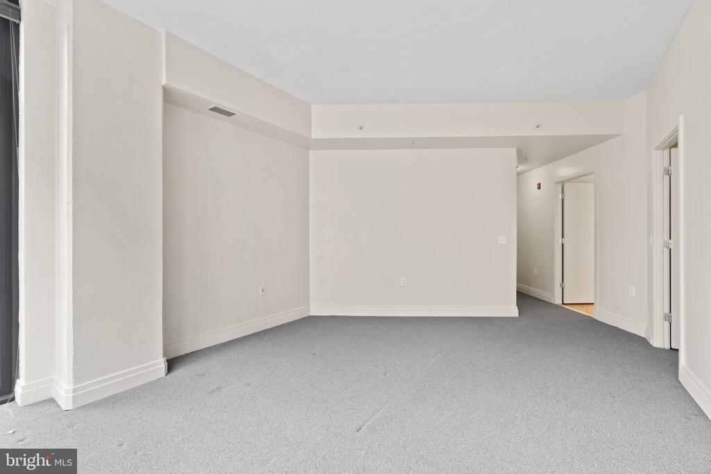 2120 VERMONT AVE NW #323