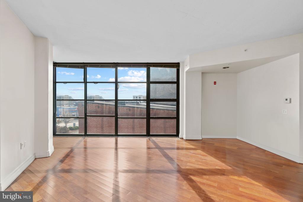 2120 VERMONT AVE NW #323