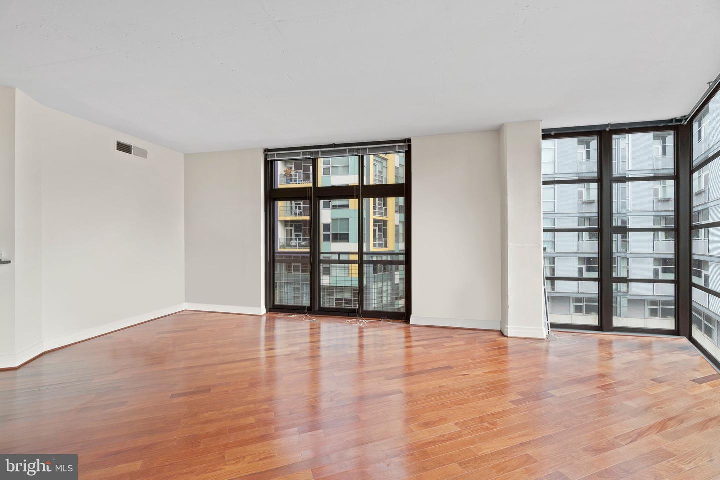 2120 VERMONT AVE NW #323