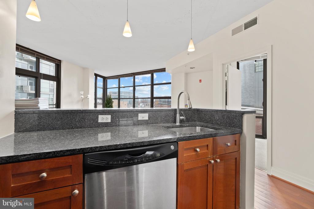 2120 VERMONT AVE NW #323