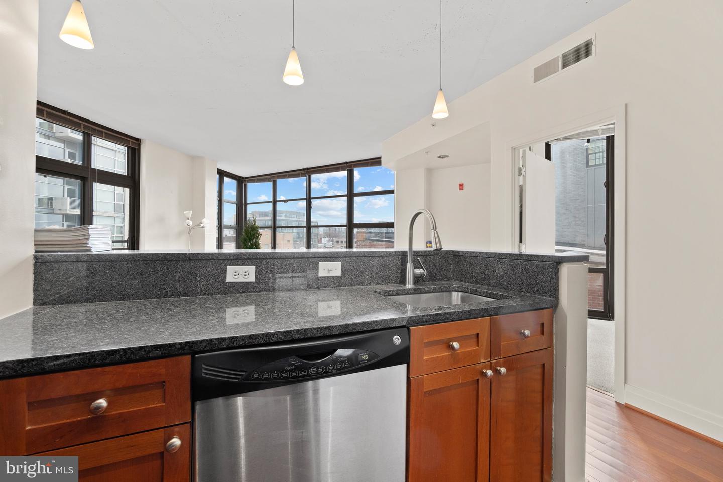 2120 VERMONT AVE NW #323