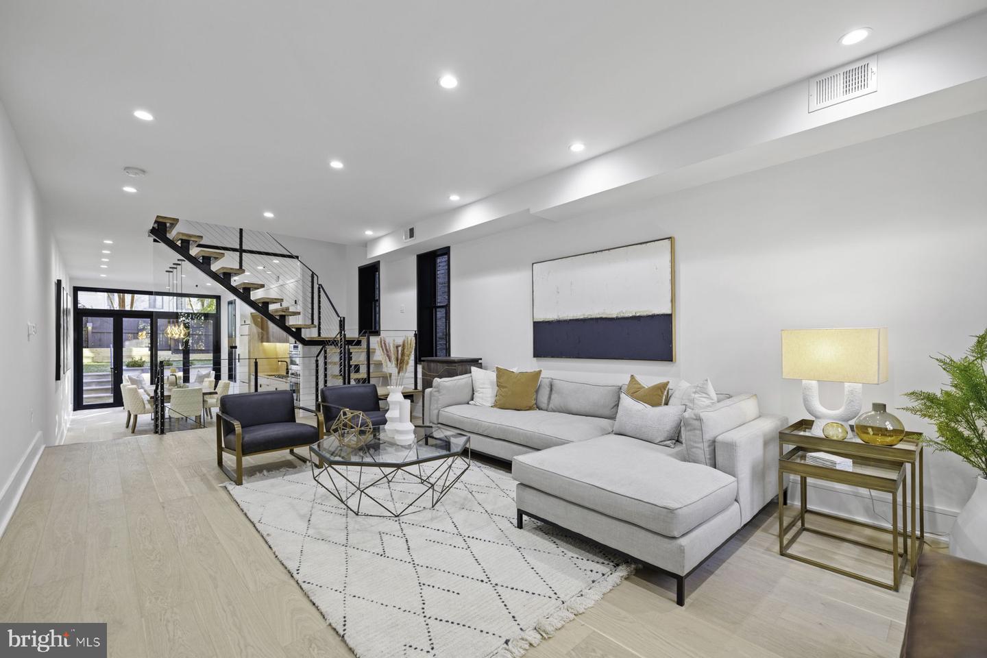 2506 I St NW