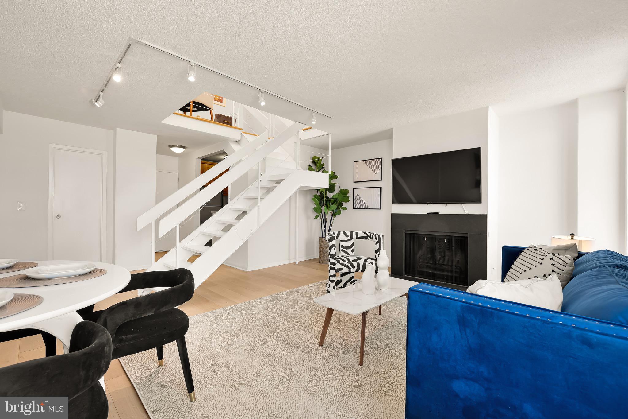 1800 R St NW #807