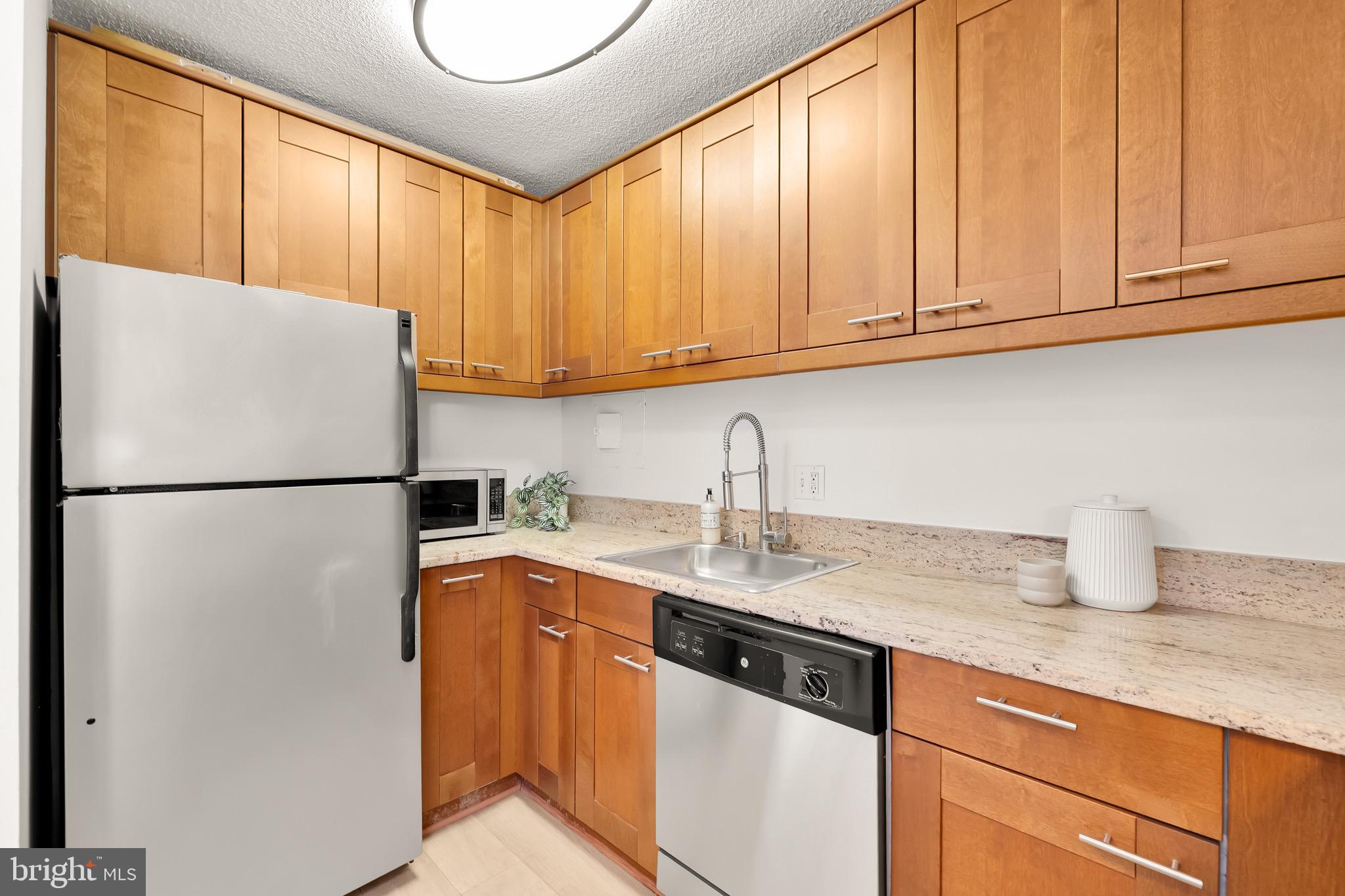 1800 R St NW #807