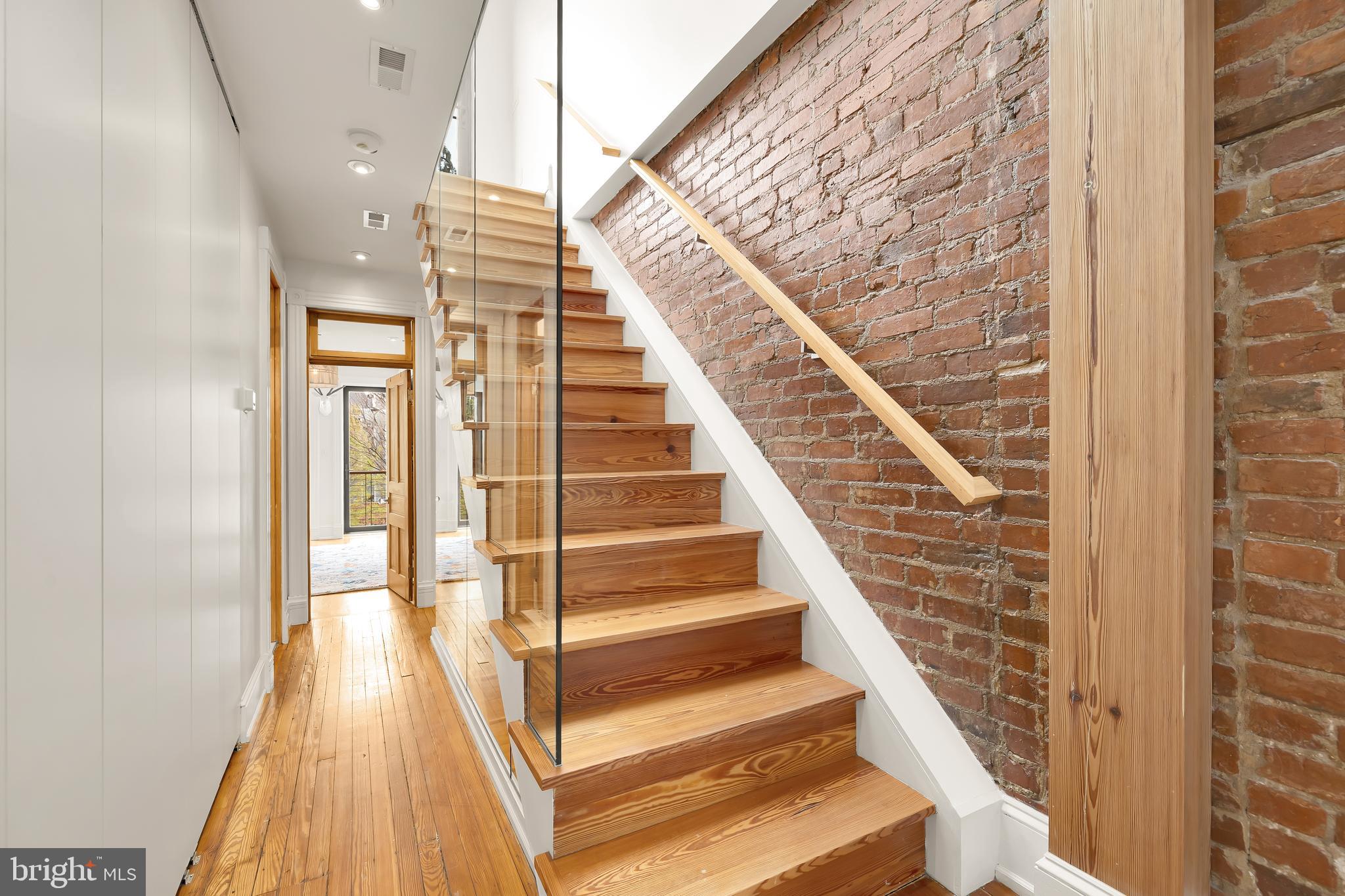 51 S St NW