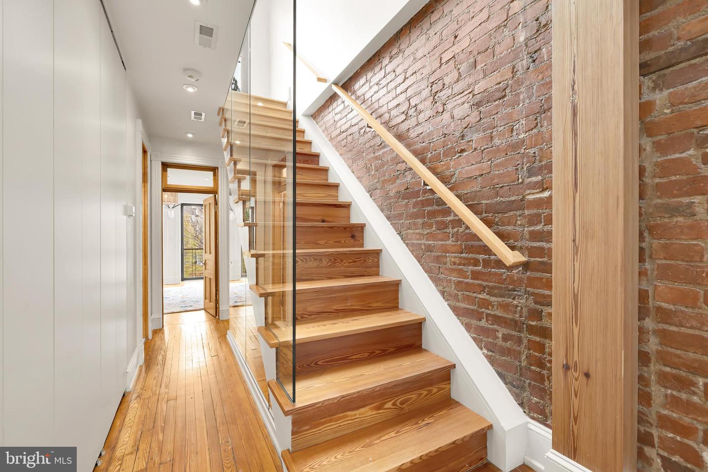 51 S St NW