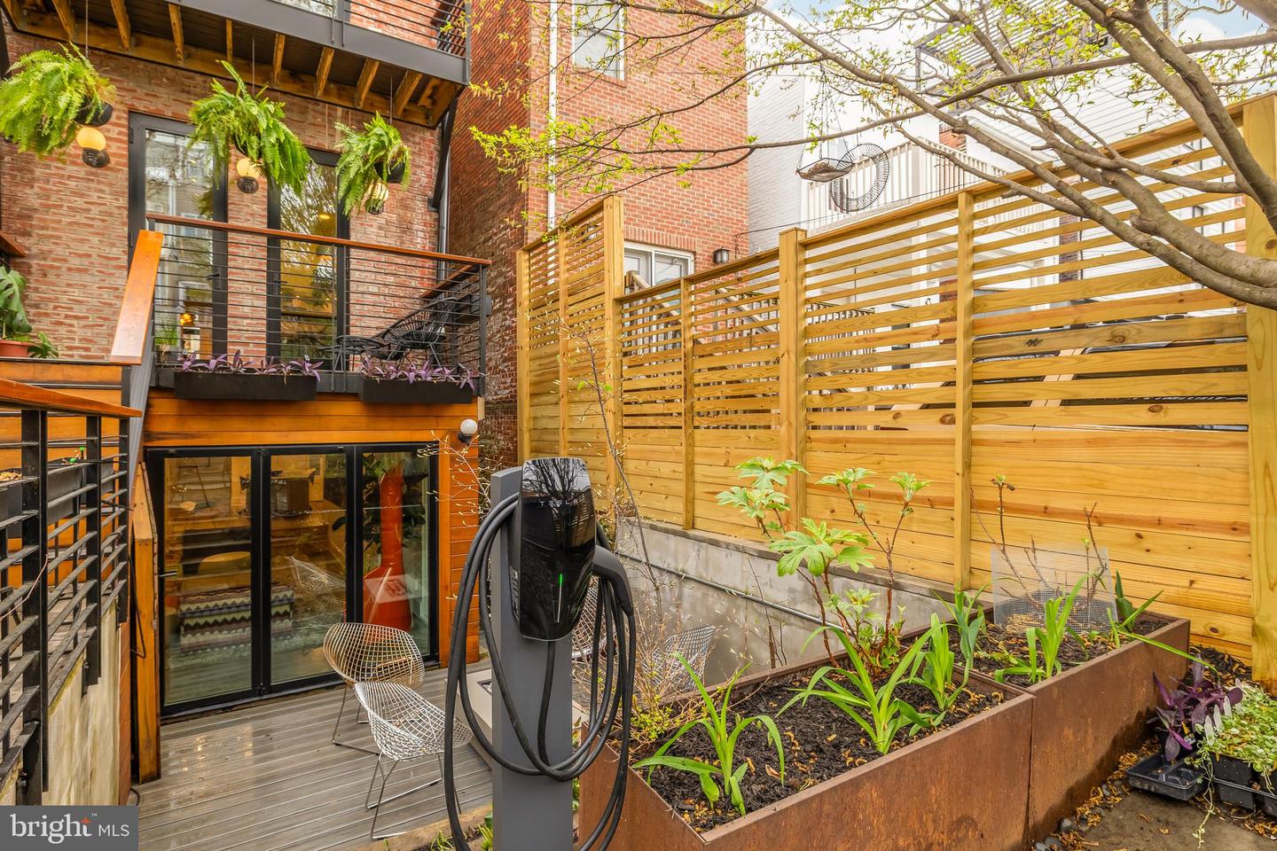 51 S St NW