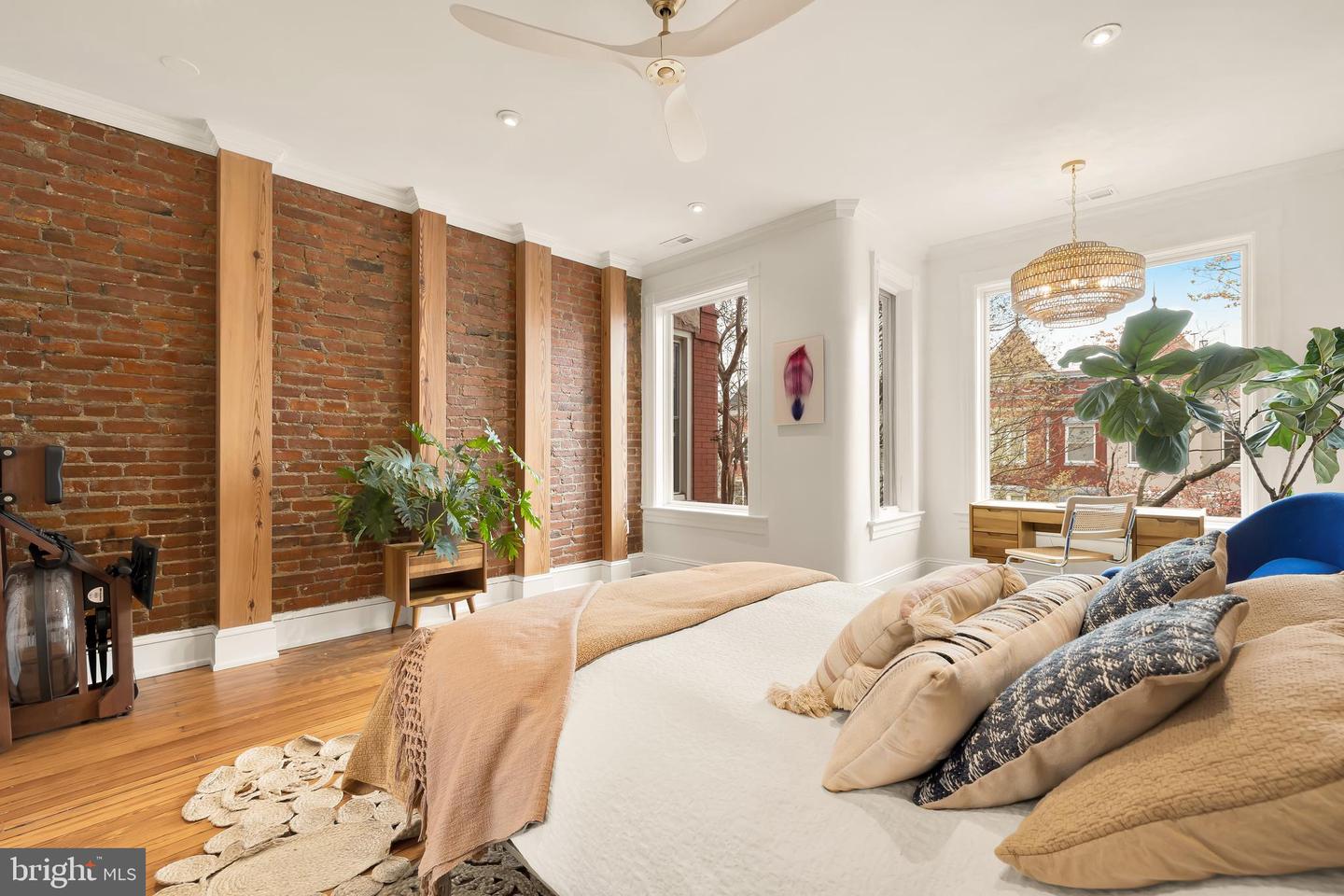 51 S St NW