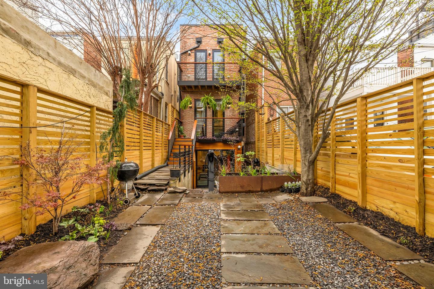 51 S St NW