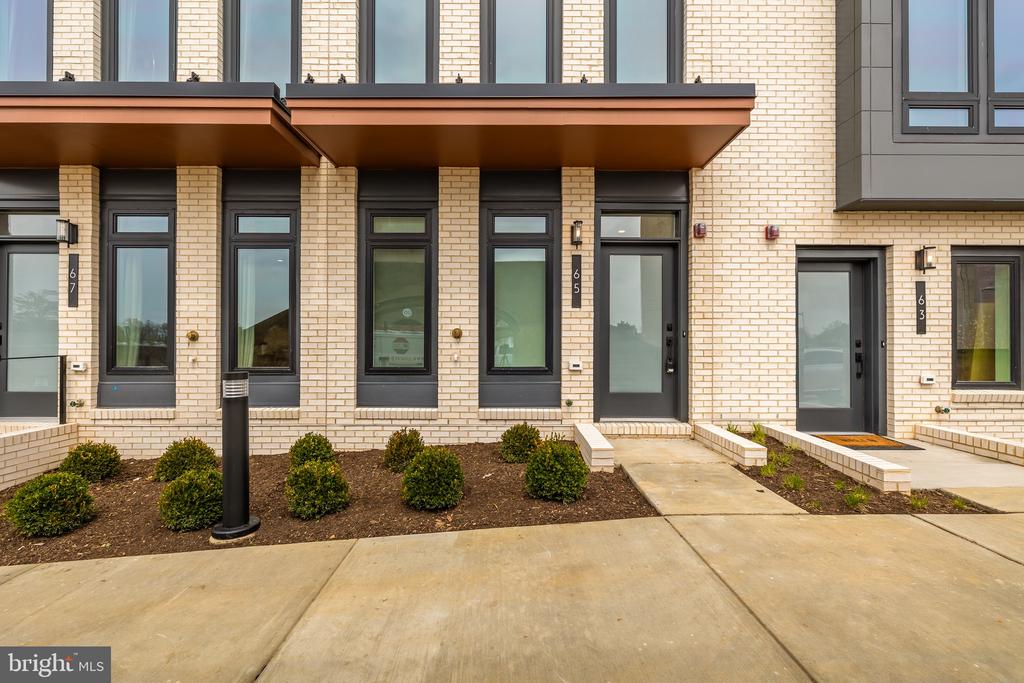 65 LOWER SERVICE CT NW
