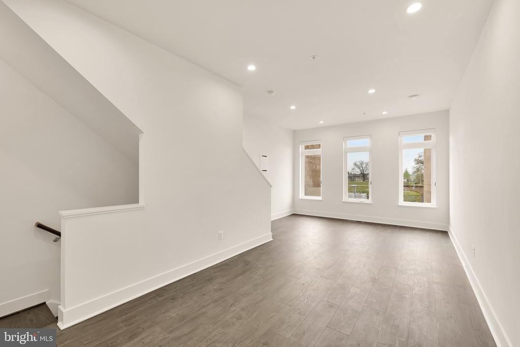 65 LOWER SERVICE CT NW