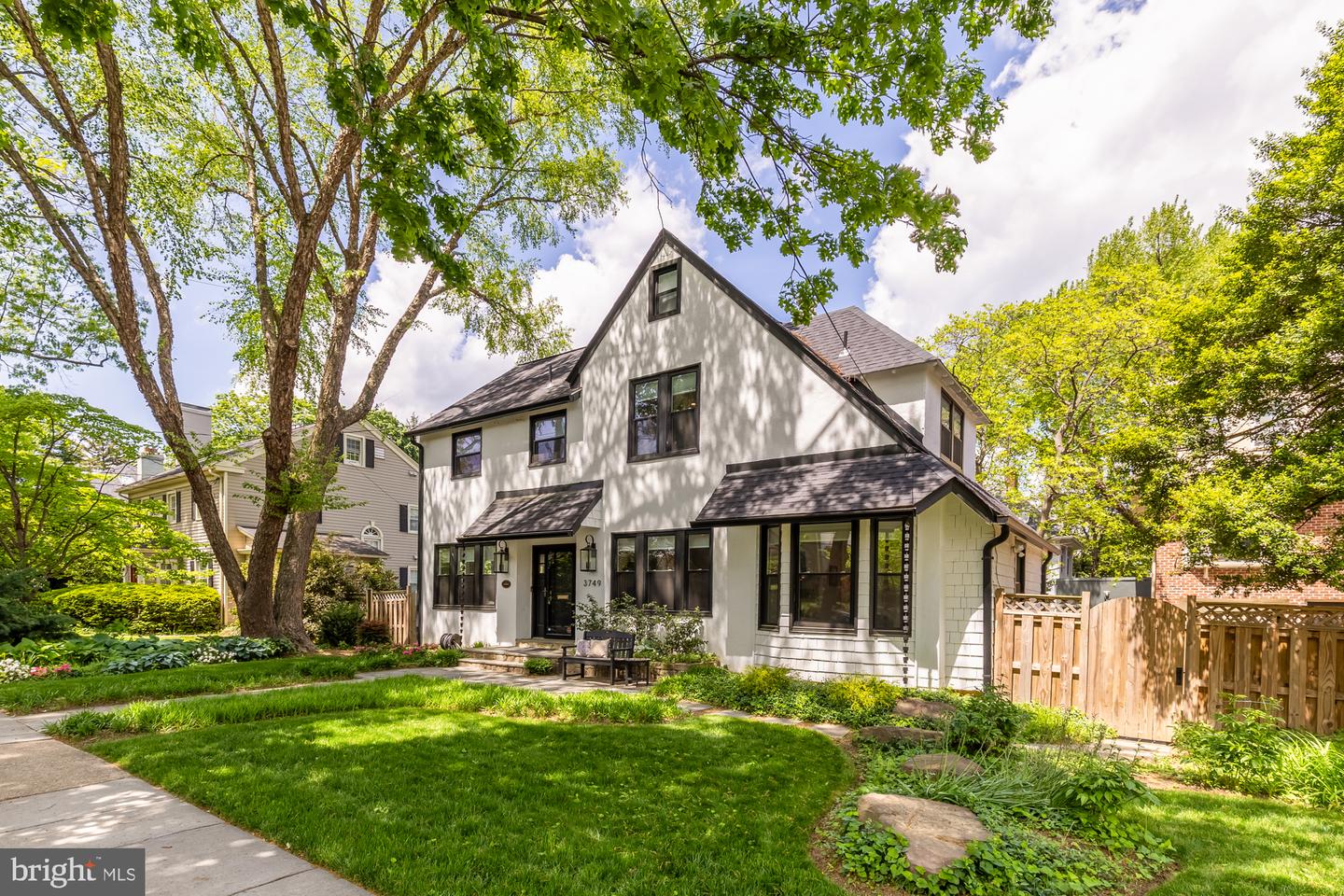 3749 Jocelyn St NW