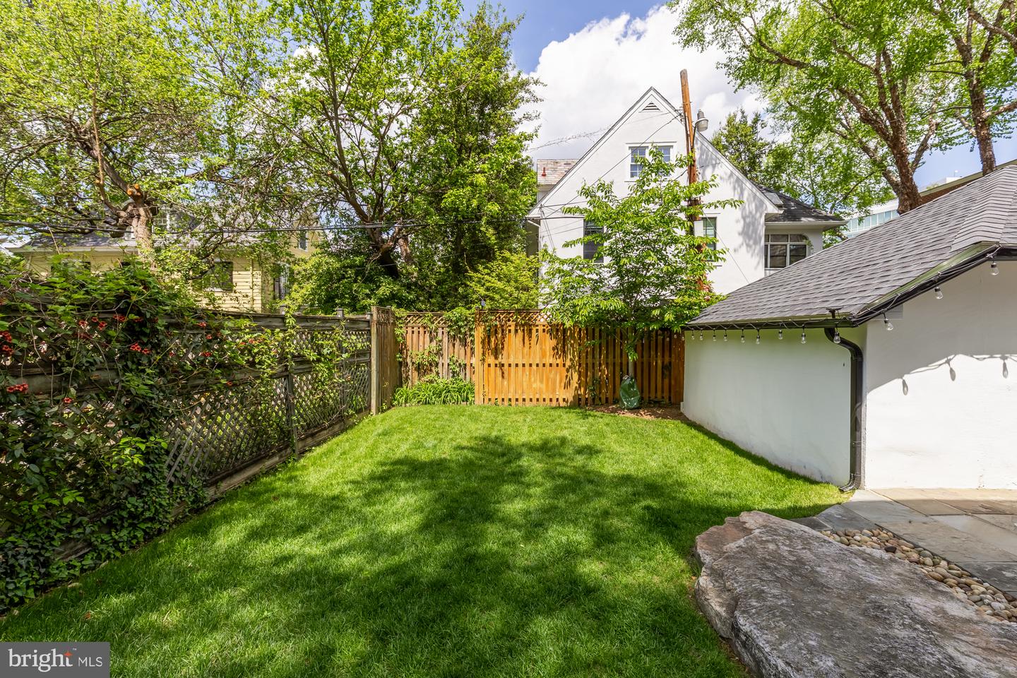 3749 Jocelyn St NW