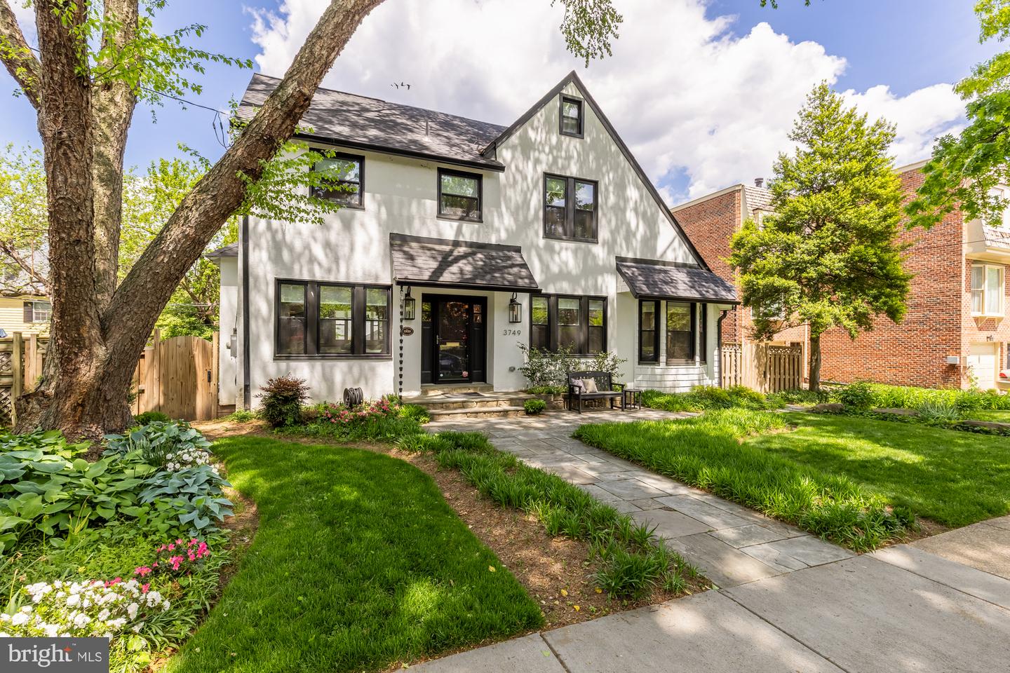 3749 Jocelyn St NW
