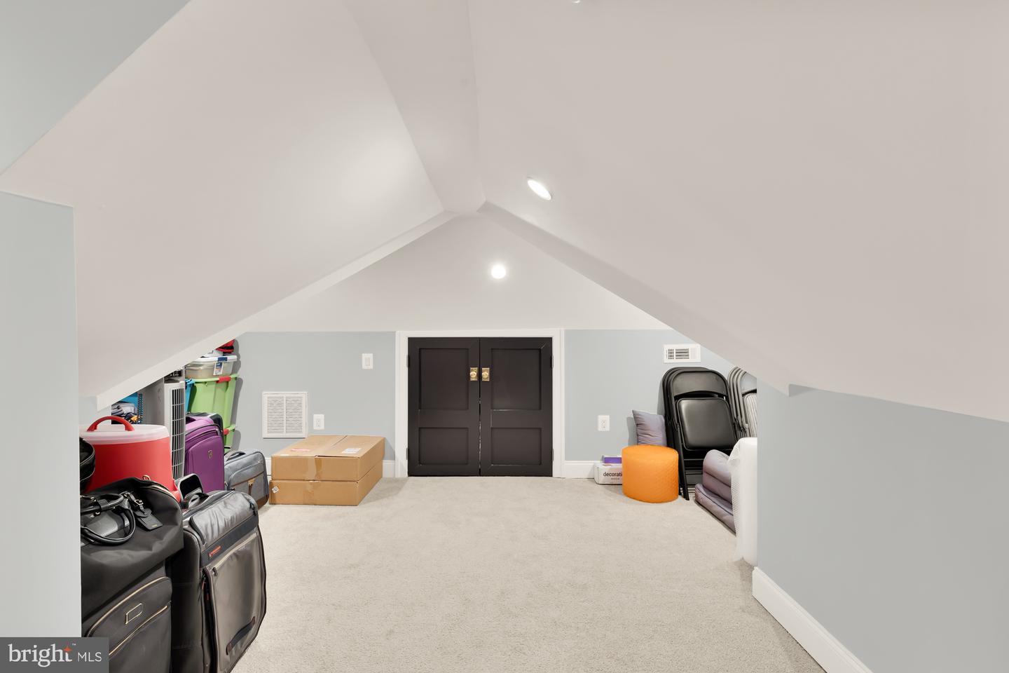 3749 Jocelyn St NW