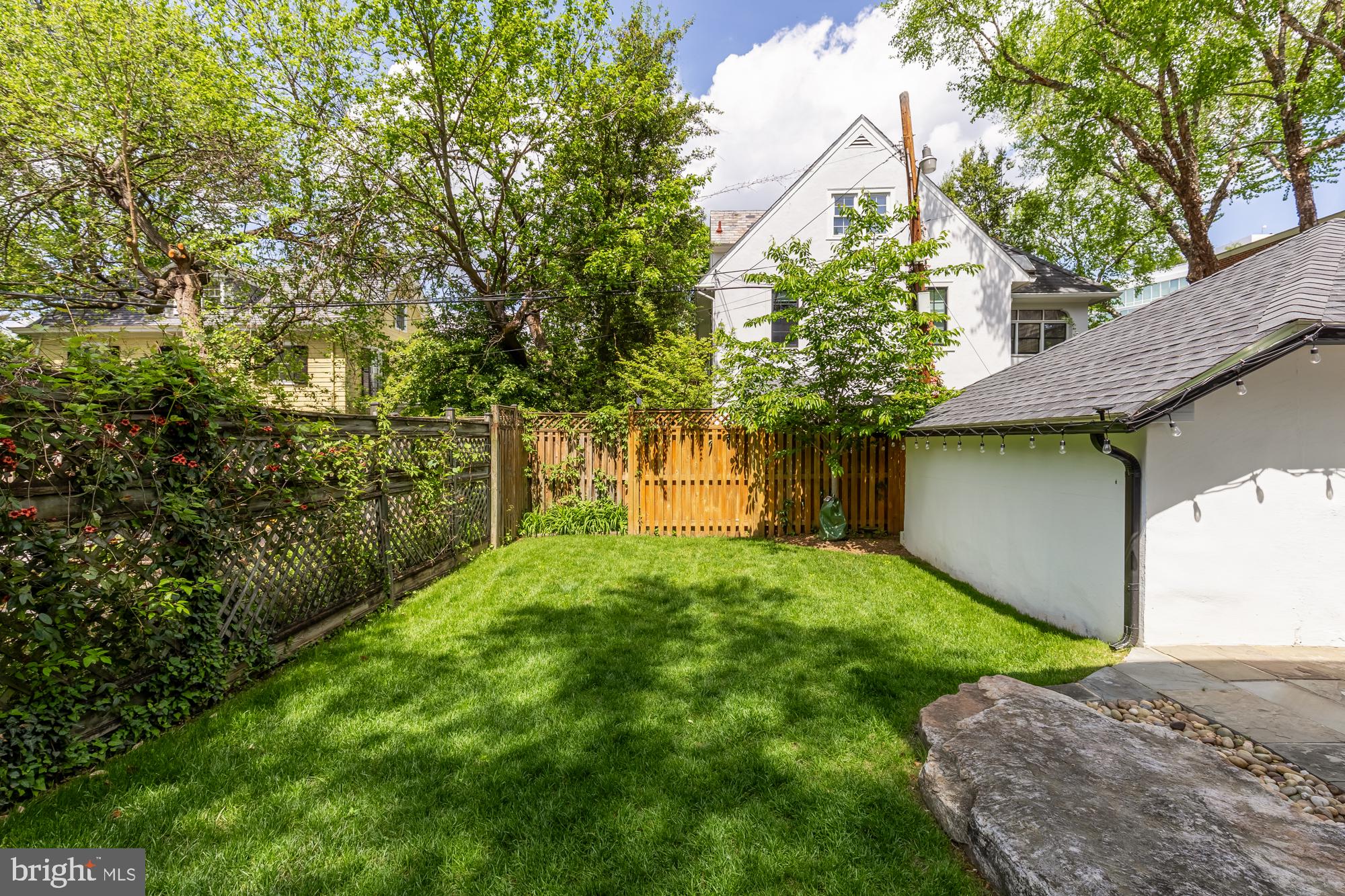 3749 Jocelyn St NW