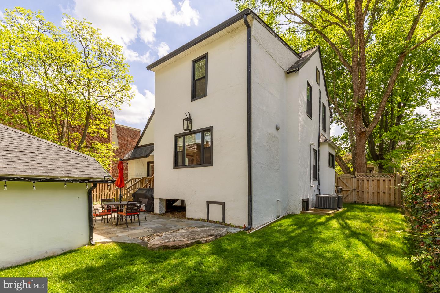 3749 Jocelyn St NW