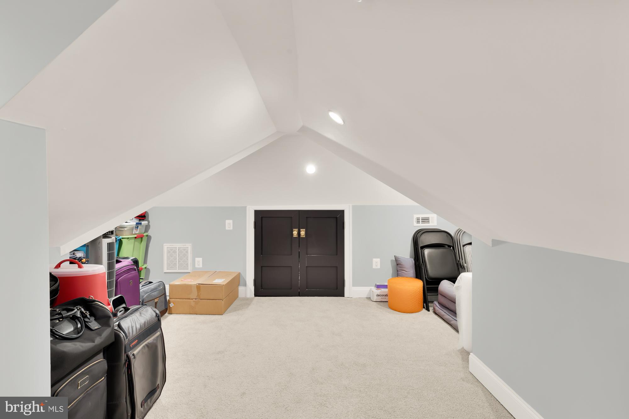 3749 Jocelyn St NW
