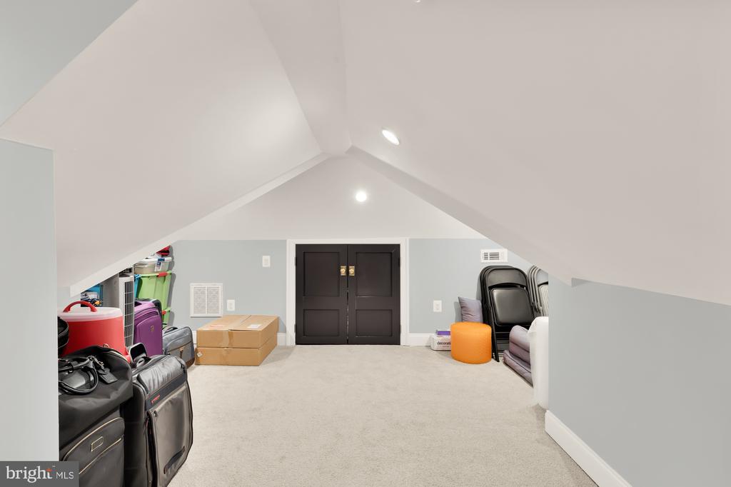 3749 Jocelyn St NW