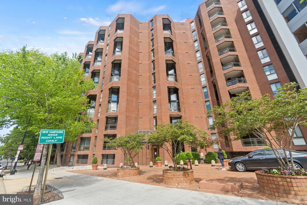 1099 22ND ST NW #809