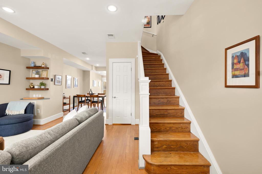 407 DELAFIELD PL NW