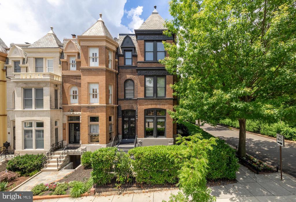2200 DECATUR PL NW