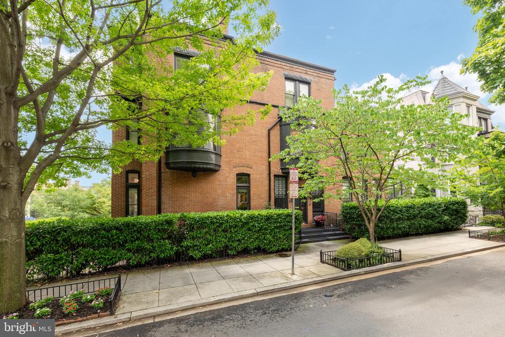 2200 DECATUR PL NW