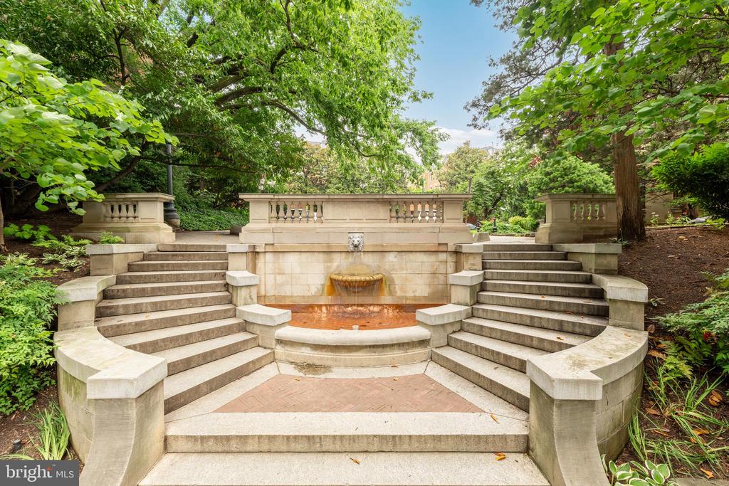 2200 DECATUR PL NW