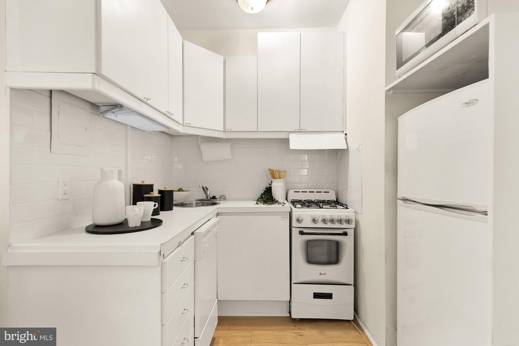 1840 Mintwood Pl NW #102