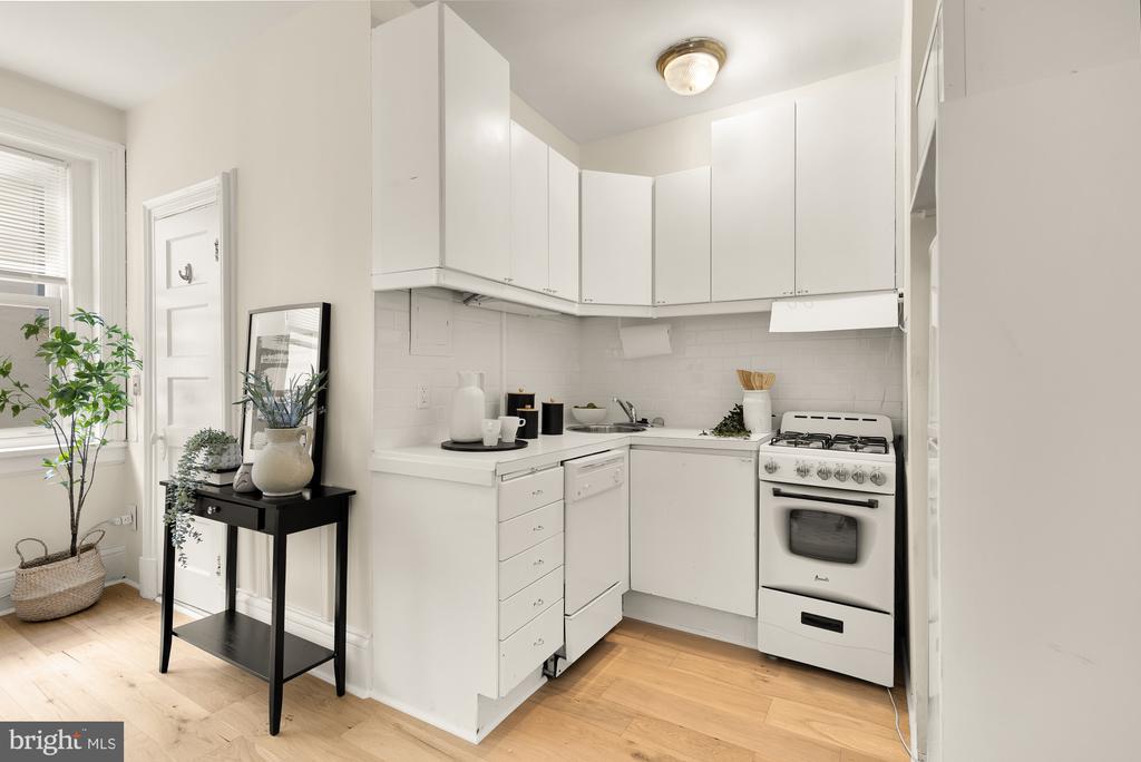 1840 Mintwood Pl NW #102