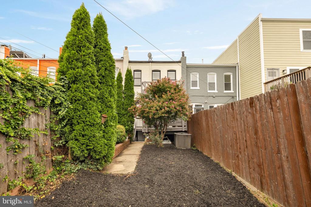 118 TODD PLACE NE