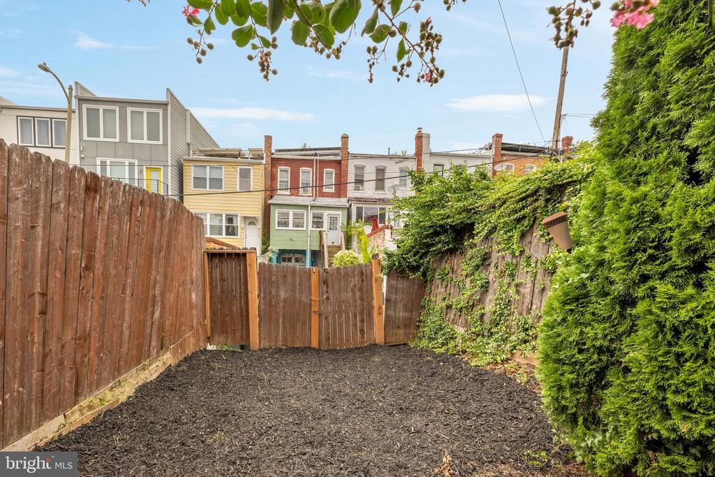 118 TODD PLACE NE